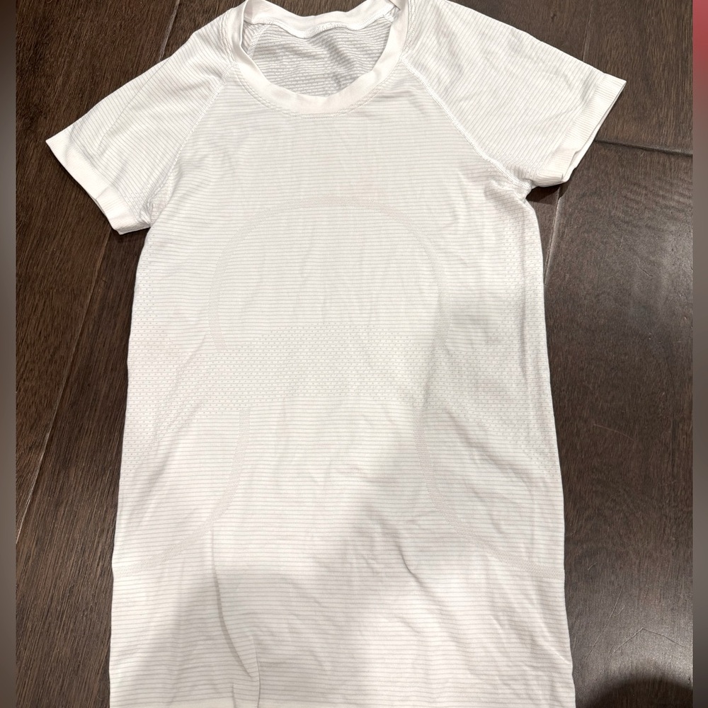 🤍Lululemon swiftly tech! Size 4🤍